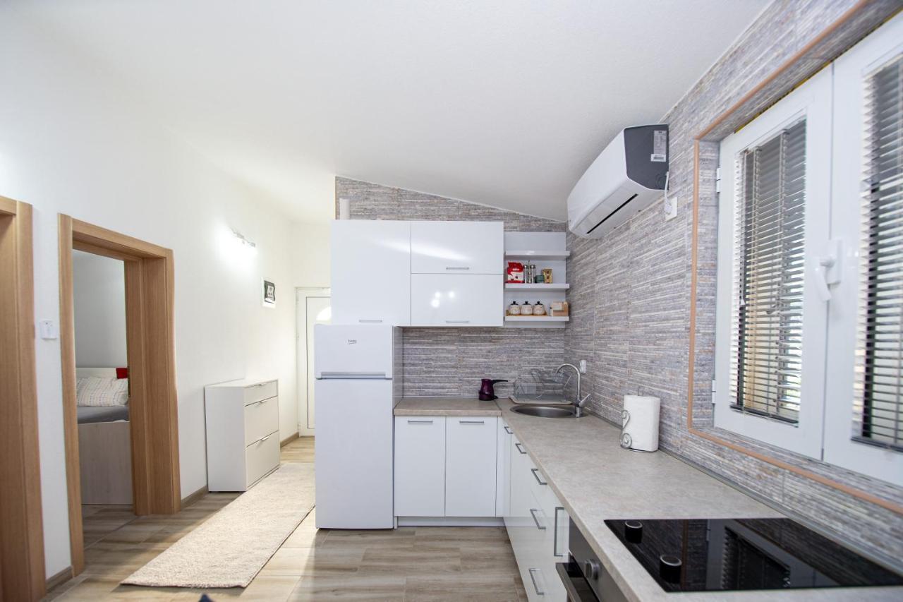 Lana Apartment Prčanj Екстериор снимка