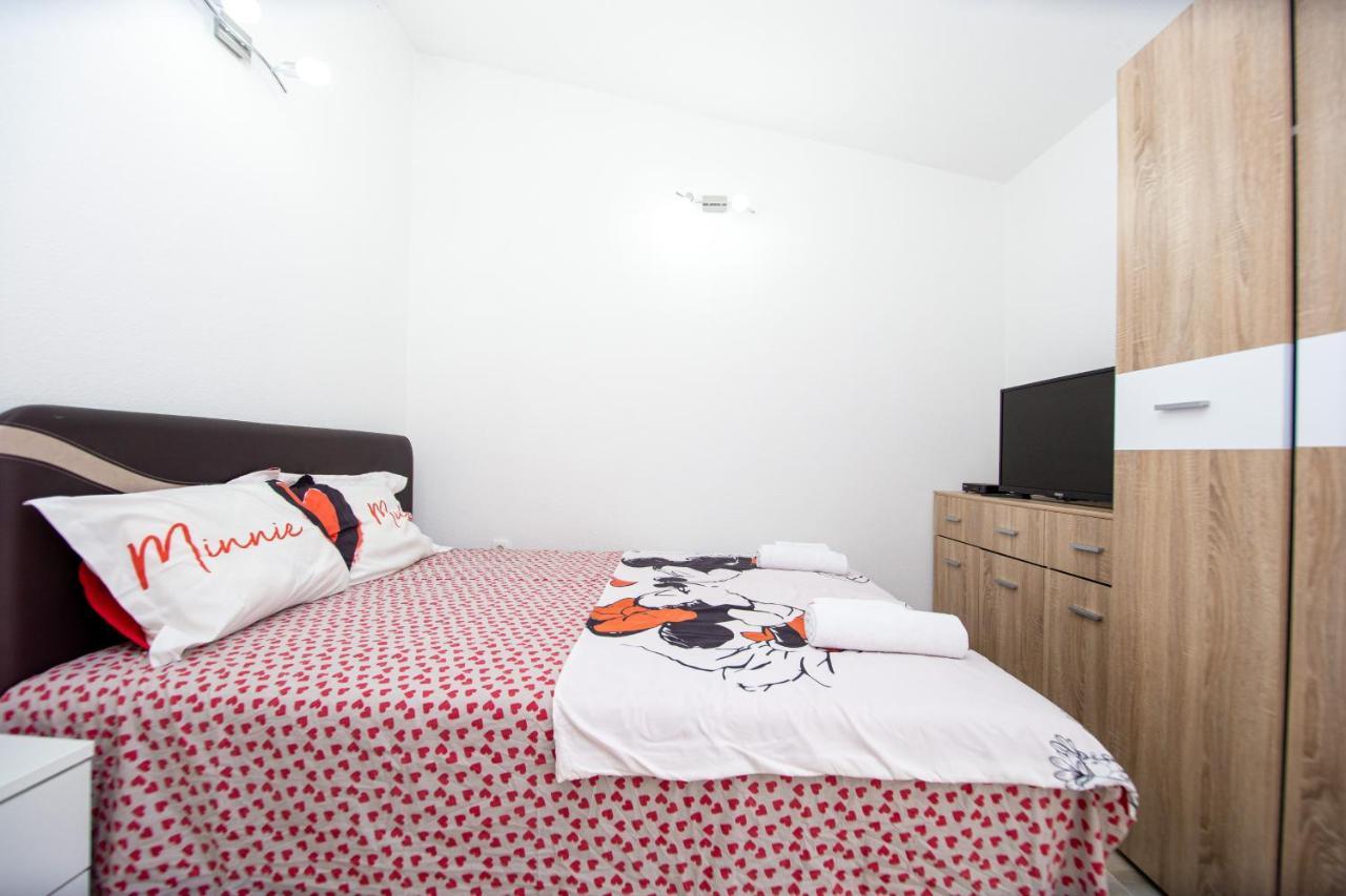 Lana Apartment Prčanj Екстериор снимка