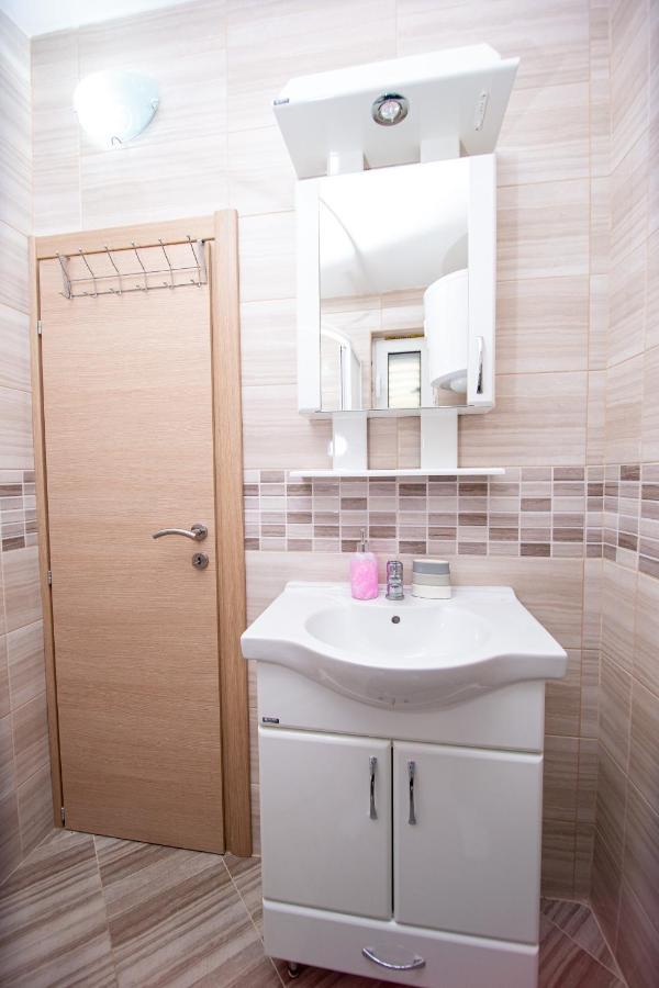 Lana Apartment Prčanj Екстериор снимка