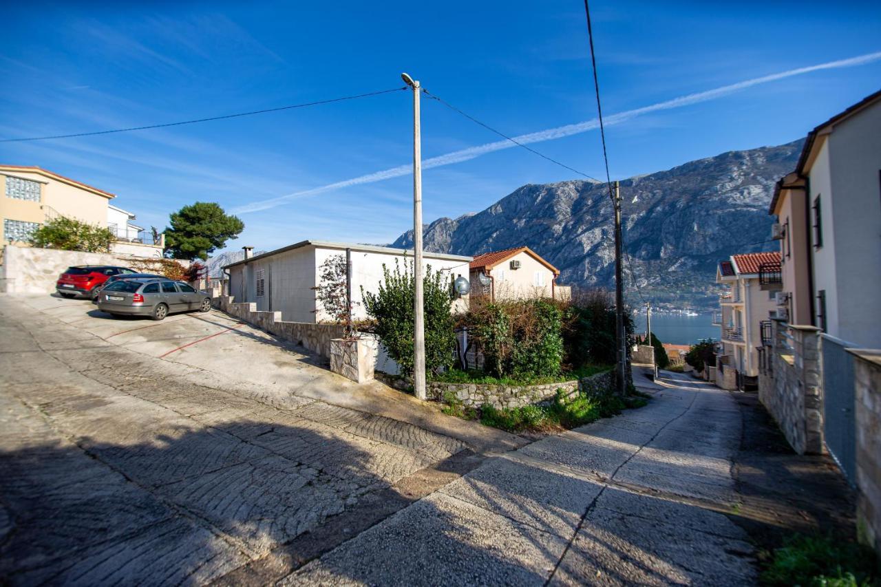 Lana Apartment Prčanj Екстериор снимка