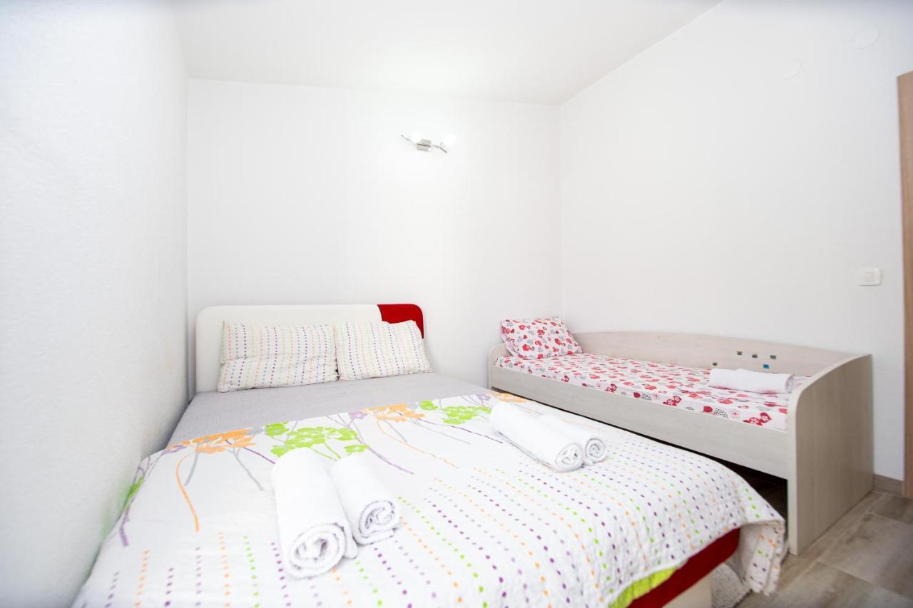 Lana Apartment Prčanj Екстериор снимка