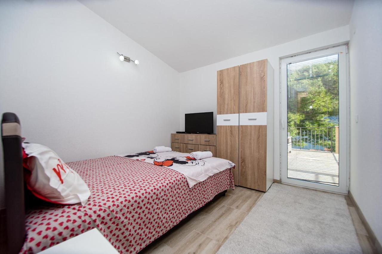 Lana Apartment Prčanj Екстериор снимка